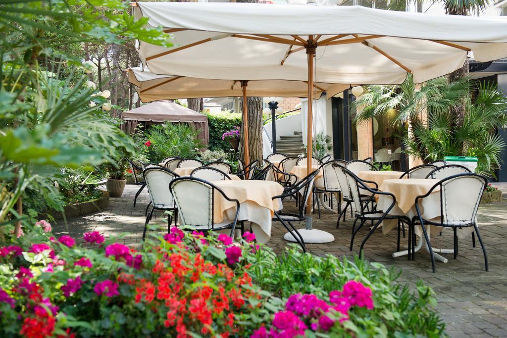 Hotel Cuba Milano Marittima Kültér fotó